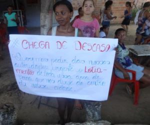 Moradores do Conjunto Vila Leão fazem manifestação reivindicando melhorias