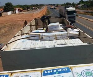 PRF intercepta bitrem com carga de cigarro do Paraguai avaliada em mais de R$ 1 milhão