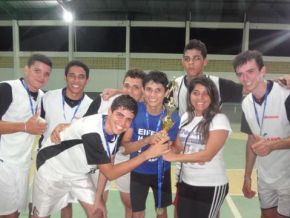Tarde esportiva é realizada com alunos do colégio Estadual
