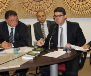 Luciano Nunes pede redução de metade de secretarias