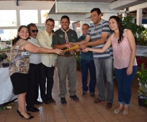 Escoteiros recebem doação no Festival de Flores de Holambra de Floriano