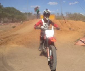 Velocidade e muita adrenalina no 2° Motocross de Nazaré do Piauí