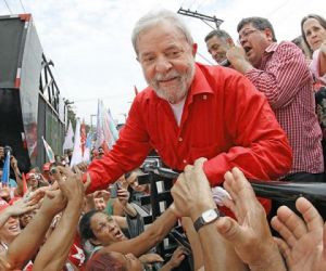 Lula volta a culpar Lava Jato pela morte da esposa Marisa