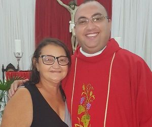 Bispo de Floriano divulga nota de pesar pela morte de dona "Dinha"