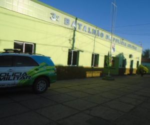 Dupla é perseguida pela Polícia e abandona motocicleta utilizada em tentativa de furto