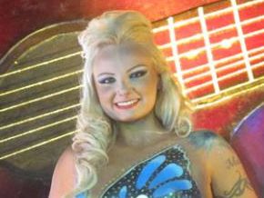 Menor fantasia: Mulher Pêra quer entrar para o Guinness