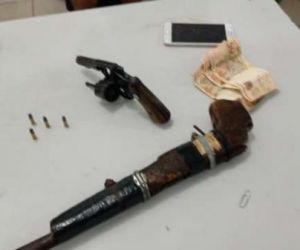 Jovem é preso portando armas de fogo em Floriano