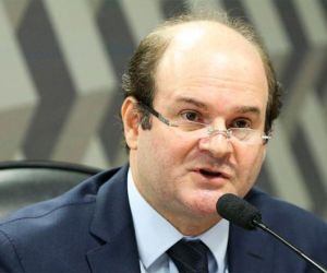 Bolsonaro reconduz ministro Tarcisio Vieira ao TSE