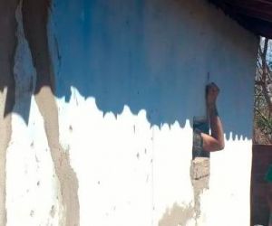 Homem morre entalado em parede ao tentar invadir casa