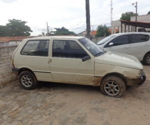 Carro roubado no centro de Floriano é recuperado nas proximidades do aeroporto