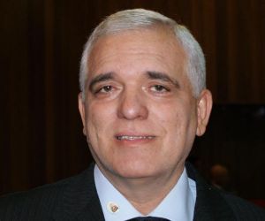 Presidente da Alepi recebe homenagem do cantor Edino Neiva