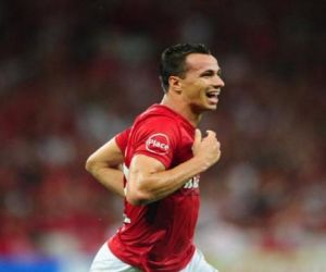 Internacional vence Brasil de Pelotas e amplia liderança na Série B