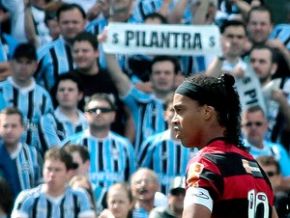 Grêmio vence Fla de R10