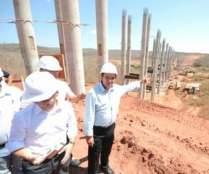 Wellington Dias visita obra da Transnordestina em Itaueira