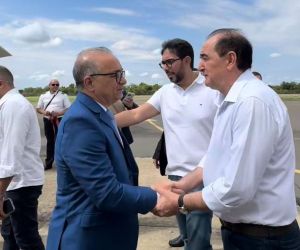 Prefeito Antônio Reis recepciona governador em exercício Dr. Aderson Nogueira em Floriano