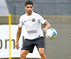 No Santos, Renato anuncia que fará último jogo da carreira neste sábado