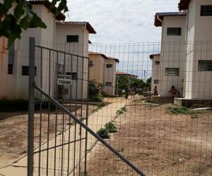 Jovem é morto com uma facada e outro é vítima de tiros na Capital