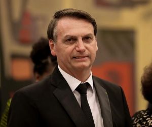 PEC de Bolsonaro e Guedes desobriga poder público de construir escolas