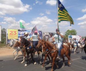 Comitiva Poeira da Estrada realiza III cavalgada dos vaqueiros