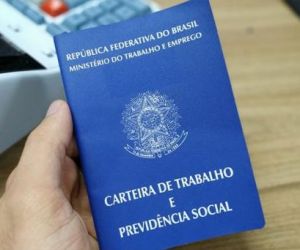 Brasil cria mais de 2 milhões de empregos com carteira assinada em 2021, aponta Caged