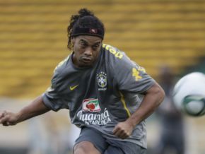 Seleção Brasileira aposta no entrosamento de Ralf e Paulinho e na experiência do meia do Fla