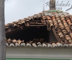 Parte do teto de prefeitura do Piauí desaba após forte chuva