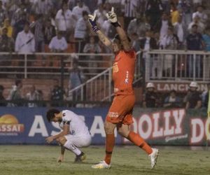 Corinthians vence Santos nos pênaltis e está na final