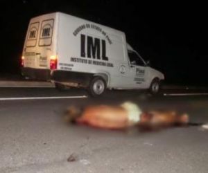 Automóvel passa por cima de corpo caído em rodovia em Parnaíba