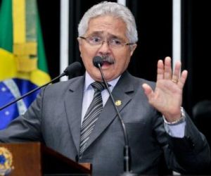 Após críticas, Elmano nega a possibilidade de assumir o PSL