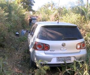 Carros roubados da residência de PF são encontrados abandonados