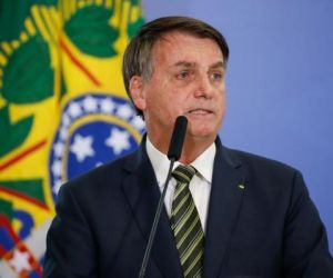 Bolsonaro sanciona lei que prevê pena de até quatro anos para crime virtual