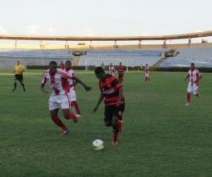 Insatisfeito após empate, Darlan faz autocrítica: "Não fiz o que esperavam"