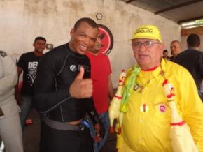 Lutador de MMA, Massaranduba, participa de seminário em Floriano