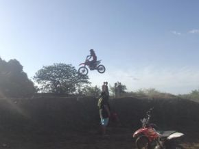 Motocross anima domingo em Regeneração