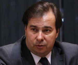 Maia diz a interlocutores que queda de Temer é irreversível