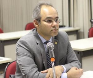 Firmino Paulo diz que carros-pipas podem parar no semi-árido