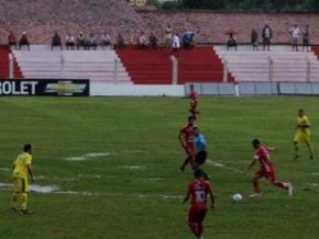 4 de Julho quebra 'maldição', vence Picos e conquista 1ª vitória em casa