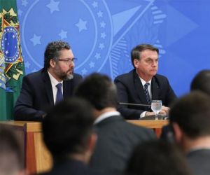 Certas coisas não peço, eu mando, diz Bolsonaro sobre exoneração do diretor do Inpe