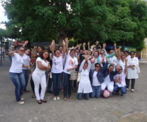 Enfermeiros mantêm paralisação e realizam manifestação em Floriano
