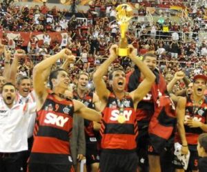 Fla derruba o Maccabi e fatura o maior título de sua história no basquete