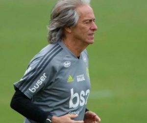 Empresário de Jorge Jesus chega ao Brasil para discutir volta ao Flamengo