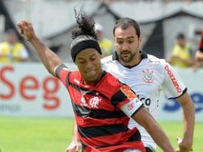 Flamengo e Corinthians empatam por 2 a 2 em Londrina