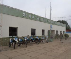 Elementos rendem estudante e tomam moto de assalto