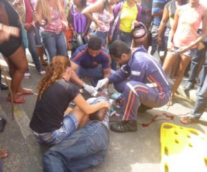 Idoso fica ferido após ser atingido por carro-forte