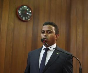 Francisco Costa pede atenção da bancada para lei sobre saneamento
