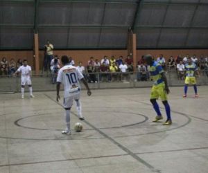 Crensa supera estilo italiano do Parma e garante primeiro lugar no grupo A
