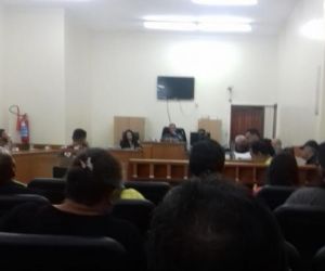 Travesti que matou colega com facada no peito é absolvida