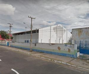 Dupla armada invade quadra de escola no Marquês e faz arrastão