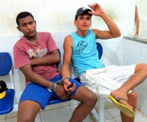 Dupla é presa acusada de assaltar utilizando van do Estado do Piauí