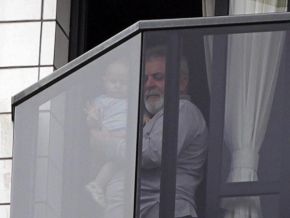 Lula está 'animado e supertranquilo', diz médico